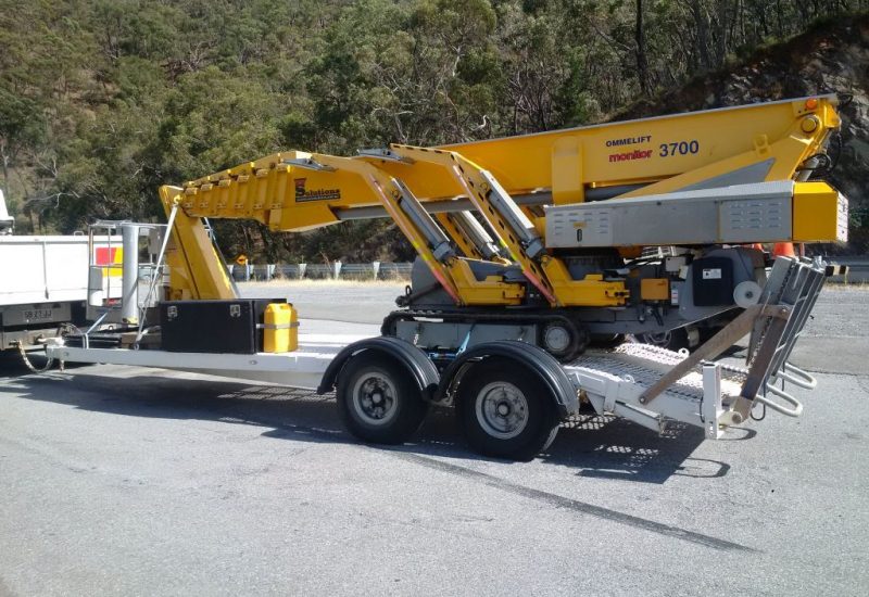 Dean-Trailers-5.6m-Monitor-Lifting-Equipment